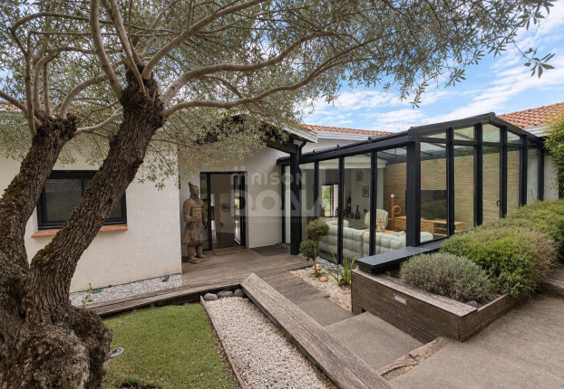 Maison 5 pièces 241 m² · à Aureville · 241,1 m² · 1 200 000 €