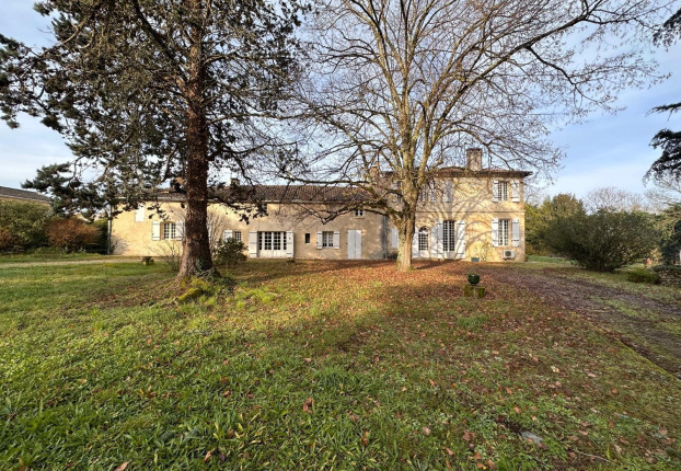 Maison 10 pièces 500 m² · à Arveyres · 500 m² · 572 000 €