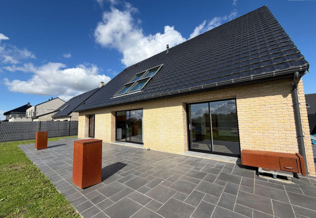 Maison 6 pièces 195 m² · à Bierne · 195 m² · 549 900 €