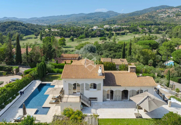 Maison 7 pièces 235 m² · à Mandelieu-la-Napoule · 234,7 m² · 1 875 000 €