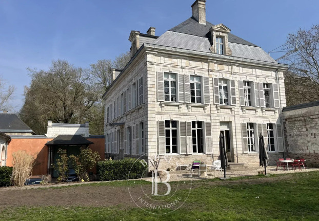 Maison 10 pièces 480 m² · à Arras · 480 m² · 1 750 000 €