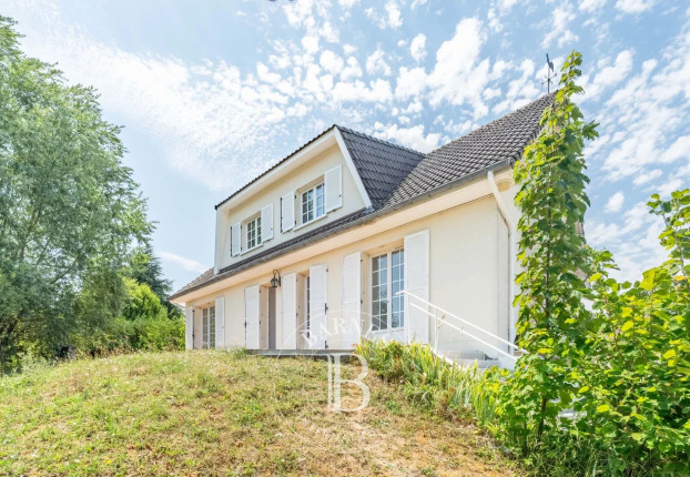 Maison 8 pièces 178 m² · à Saint-Germain-en-Laye · 178,1 m² · 1 180 000 €