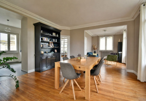 Maison 10 pièces 251 m² · à Cholet · 251 m² · 499 000 €