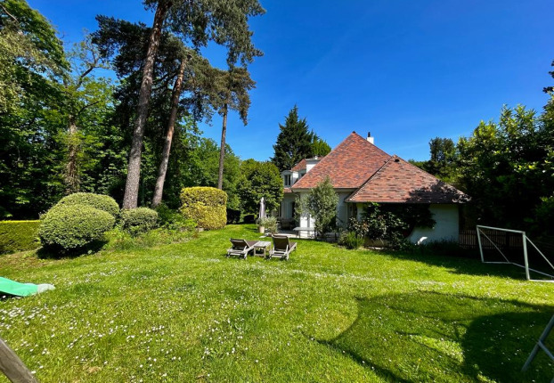 Maison 10 pièces 265 m² · à Vaucresson · 265 m² · 1 550 000 €