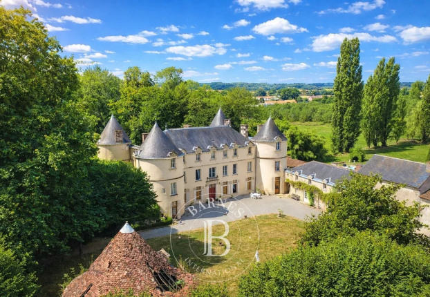 Maison 738 m² · à La Châtaigneraie · 738 m² · 1 290 000 €