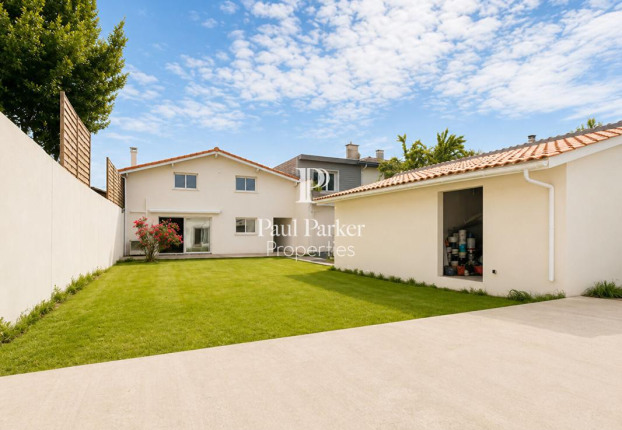 Maison 8 pièces 230 m² · à Bègles · 230 m² · 568 000 €