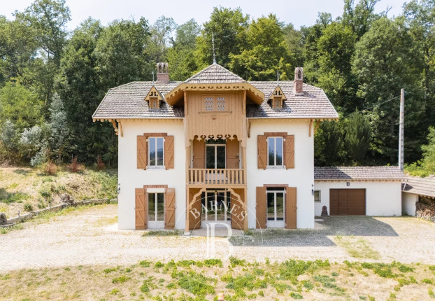 Maison 14 pièces 375 m² · à Bérat · 375 m² · 700 000 €