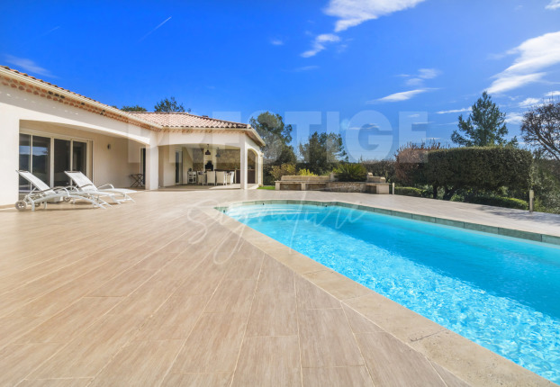 Maison 6 pièces 215 m² · à Ollières · 215 m² · 950 000 €