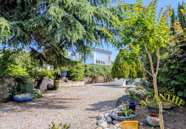 Maison 8 pièces 324 m² · à Sommières · 324 m² · 850 000 €