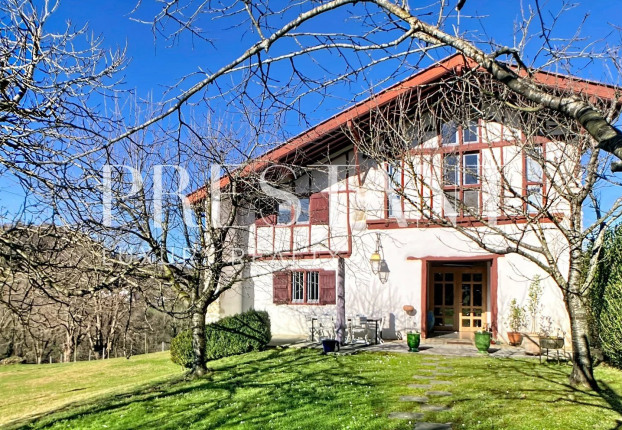 Maison 10 pièces 380 m² · à Bayonne · 380 m² · 932 000 €