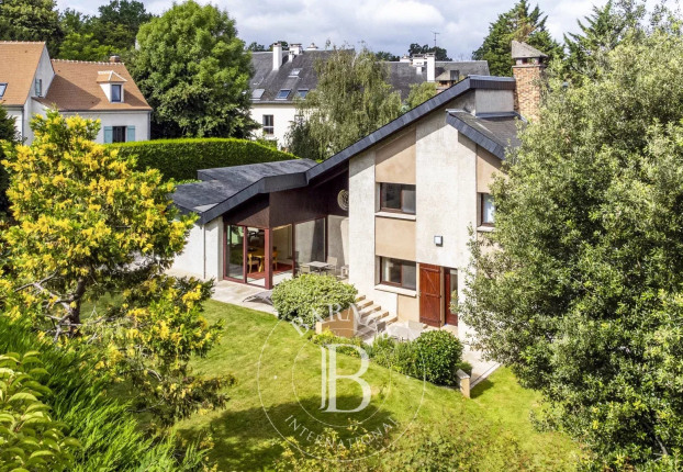 Maison 14 pièces 425 m² · à Saint-Germain-en-Laye · 425 m² · 2 350 000 €