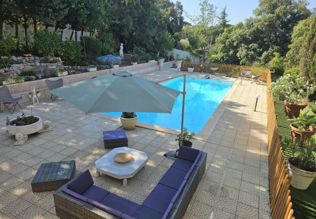 Maison 10 pièces 250 m² · à La Boissière · 250 m² · 649 000 €