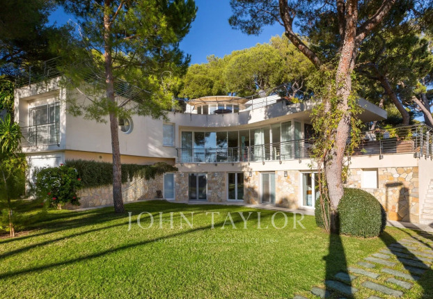 Maison 446 m² · à Saint-Jean-Cap-Ferrat · 446 m² · 15 000 000 €