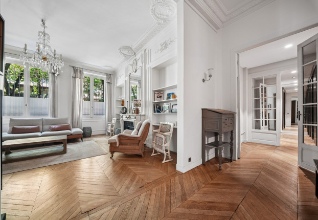 Appartement 7 pièces 200 m² · à Paris 7ème · 200 m² · 2 395 000 €