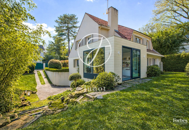 Maison 9 pièces 220 m² · à Gressets-Centre-Garenne-Bechevet, la Celle-Saint-Cloud · 220 m² · 1 260 000 €