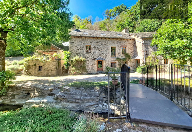 Maison 8 pièces 283 m² · à Salmiech · 283 m² · 635 000 €