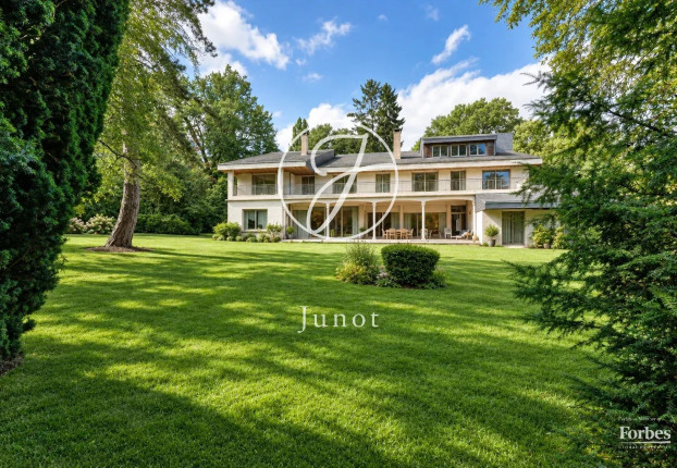 Maison 15 pièces 985 m² · à Rueil-Malmaison · 985 m² · 8 000 000 €