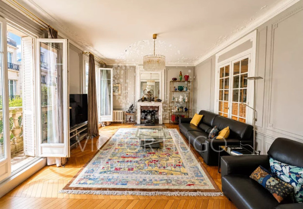 Appartement 6 pièces 186 m² · à Porte Dauphine, Paris 16ème · 185,6 m² · 2 800 000 €