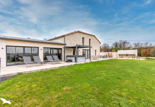 Maison 8 pièces 258 m² · à Lédat · 258 m² · 730 000 €