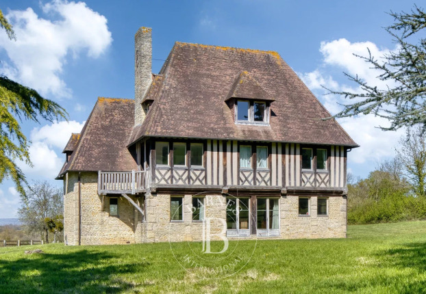 Maison 8 pièces 250 m² · à Beaumont-en-Auge · 250 m² · 1 680 000 €