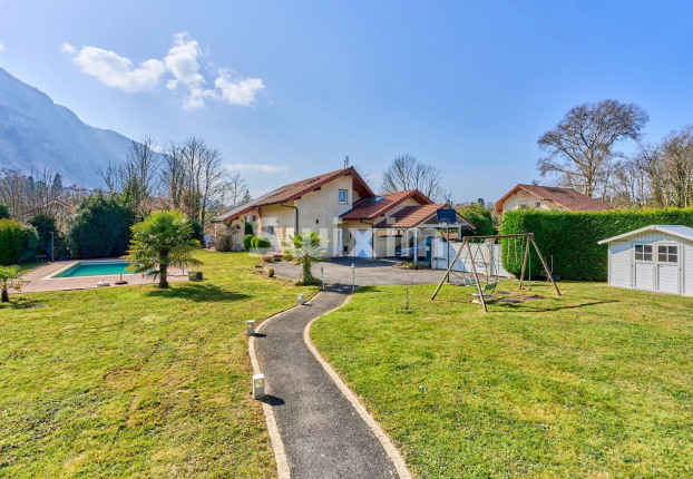 Maison 7 pièces 200 m² · à Étrembières · 200 m² · 930 000 €