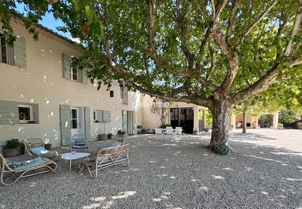 Maison 7 pièces 260 m² · à Lambesc · 260 m² · 1 970 000 €