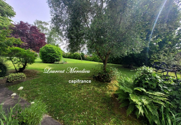 Maison 6 pièces 240 m² · à Saint-Romain-la-Virvée · 240 m² · 547 500 €