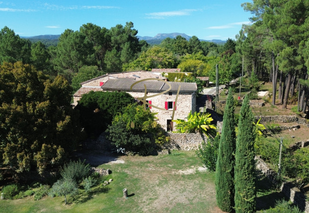 Maison 10 pièces 245 m² · à Ruoms · 245 m² · 969 000 €