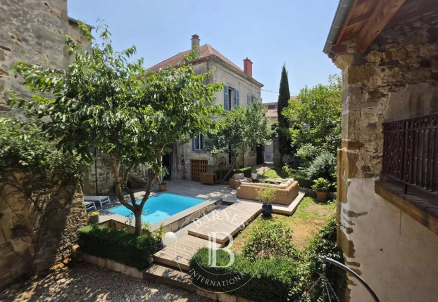 Maison 7 pièces 180 m² · à Vic-le-Comte · 180 m² · 570 000 €