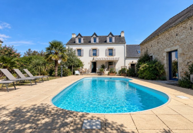 Maison 23 pièces 459 m² · à Cast · 459 m² · 742 000 €