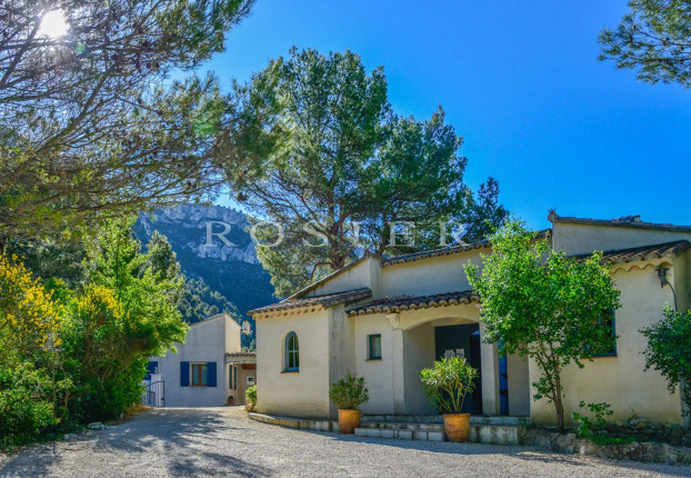 Maison 22 pièces 386 m² · à Fontaine-de-Vaucluse · 386 m² · 1 590 000 €