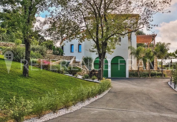 Maison 6 pièces 226 m² · à Village-le Val-Cabrieres, Mougins · 226 m² · 2 100 000 €