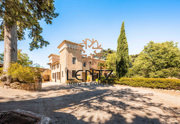 Maison 10 pièces 468 m² à Manosque