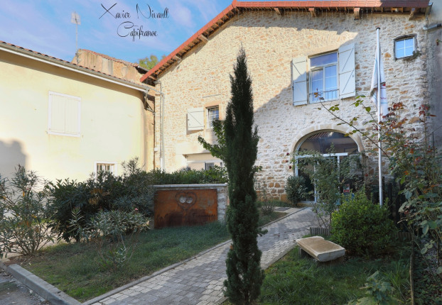 Maison 13 pièces 700 m² · à Saint-Amour · 700 m² · 657 200 €