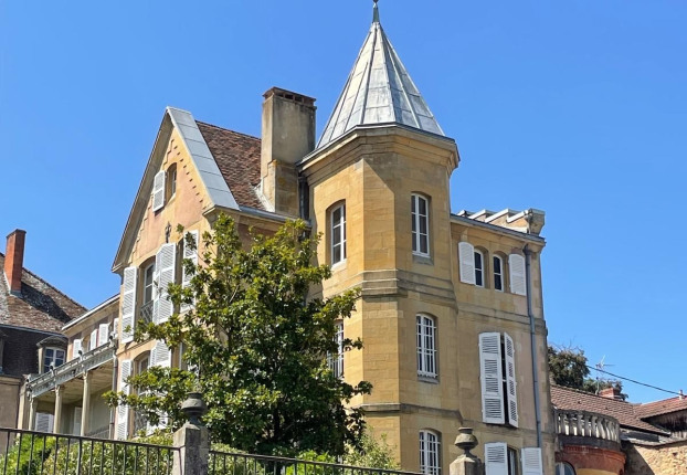Maison 10 pièces 300 m² · à La Clayette · 300 m² · 530 000 €