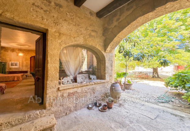 Maison 10 pièces 250 m² · à Rognes · 250 m² · 894 000 €