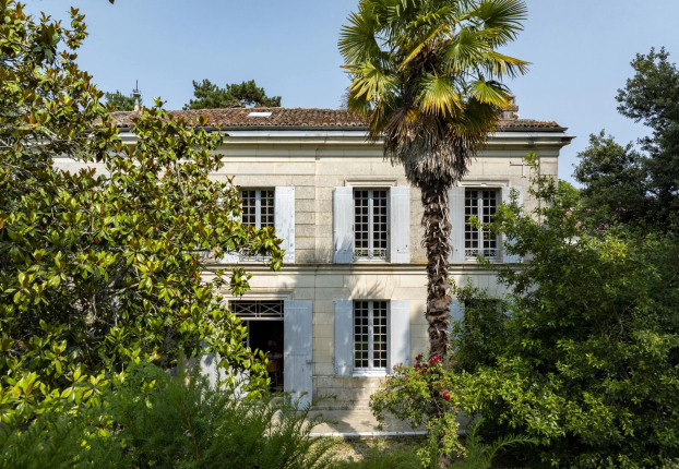 Maison 8 pièces 501 m² · à Saintes · 501 m² · 918 750 €