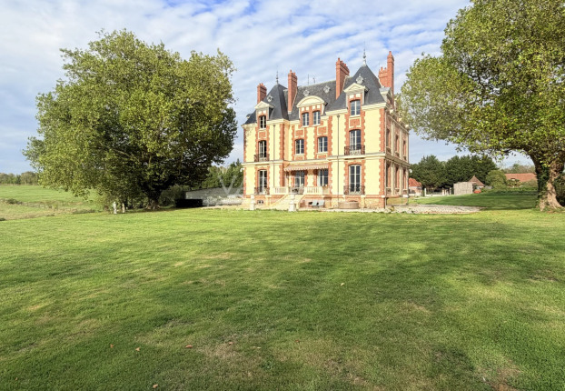 Maison 23 pièces 528 m² · à Saint-Julien-sur-Calonne · 528 m² · 4 650 000 €