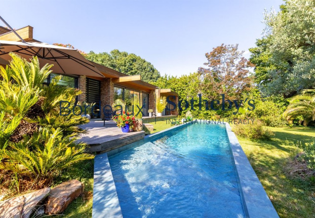 Maison 8 pièces 317 m² · à Bordeaux · 317 m² · 1 695 000 €