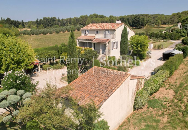 Maison 8 pièces 210 m² · à Fontvieille · 210 m² · 798 000 €