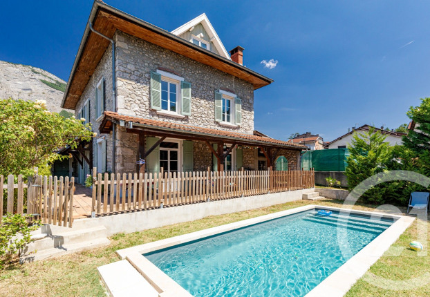 Maison 8 pièces 290 m² · à Montbonnot-Saint-Martin · 290 m² · 595 000 €