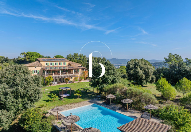 Maison 14 pièces 453 m² · à Tresques · 453 m² · 1 095 000 €