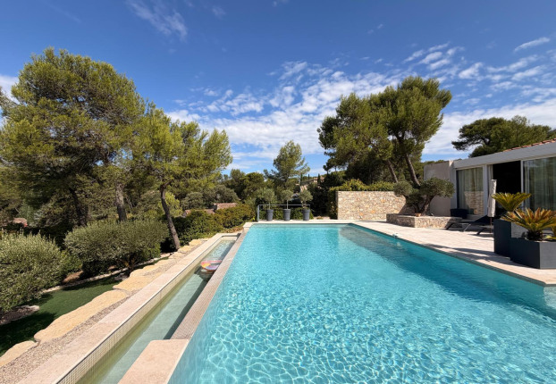Maison 6 pièces 220 m² · à Nîmes · 220 m² · 1 039 000 €