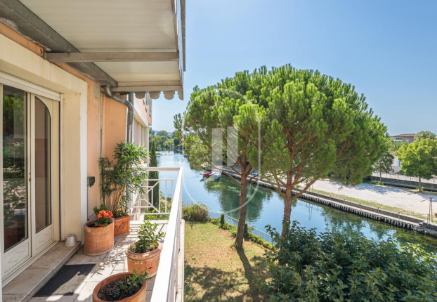 Maison 1 pièce 302 m² · à L'Isle-sur-la-Sorgue · 302 m² · 1 280 000 €