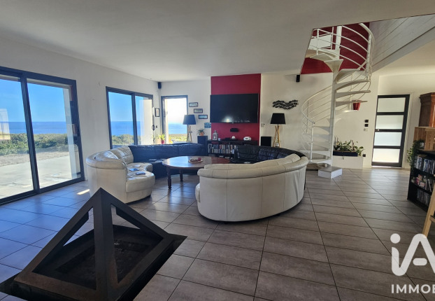 Maison 11 pièces 355 m² · à Plogoff · 355 m² · 790 000 €
