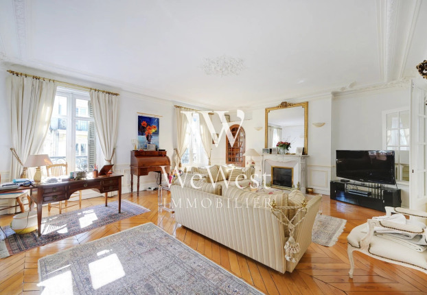 Appartement 5 pièces 138 m² · à Saint Vincent de Paul-Lariboisière, Paris 10ème · 138 m² · 1 349 000 €