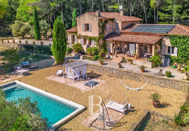 Maison 10 pièces 280 m² · à La Roquebrussanne · 280 m² · 1 260 000 €