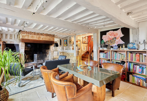 Maison 8 pièces 247 m² · à Pont-l'Évêque · 247 m² · 992 500 €