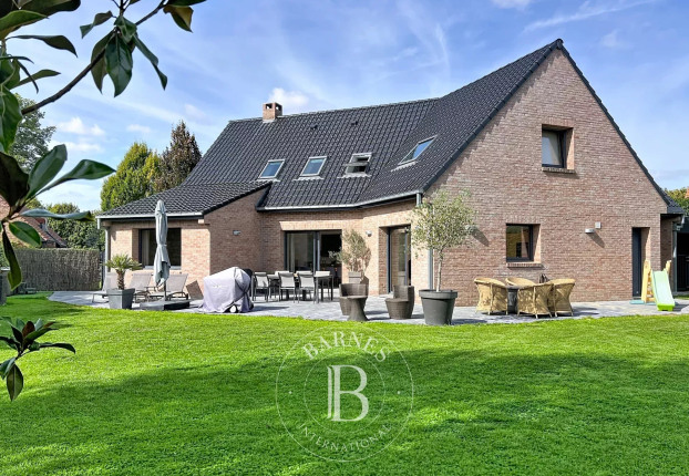 Maison 8 pièces 212 m² · à Camphin-en-Pévèle · 212 m² · 945 000 €