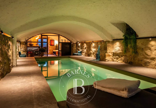 Maison 13 pièces 600 m² · à Chambéry · 600 m² · 1 990 000 €
